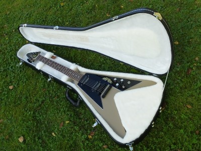 Gibson Flying-V Government Series II Tan 2013 001.jpg