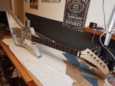 Explorer guitar in aluminium 001.jpg